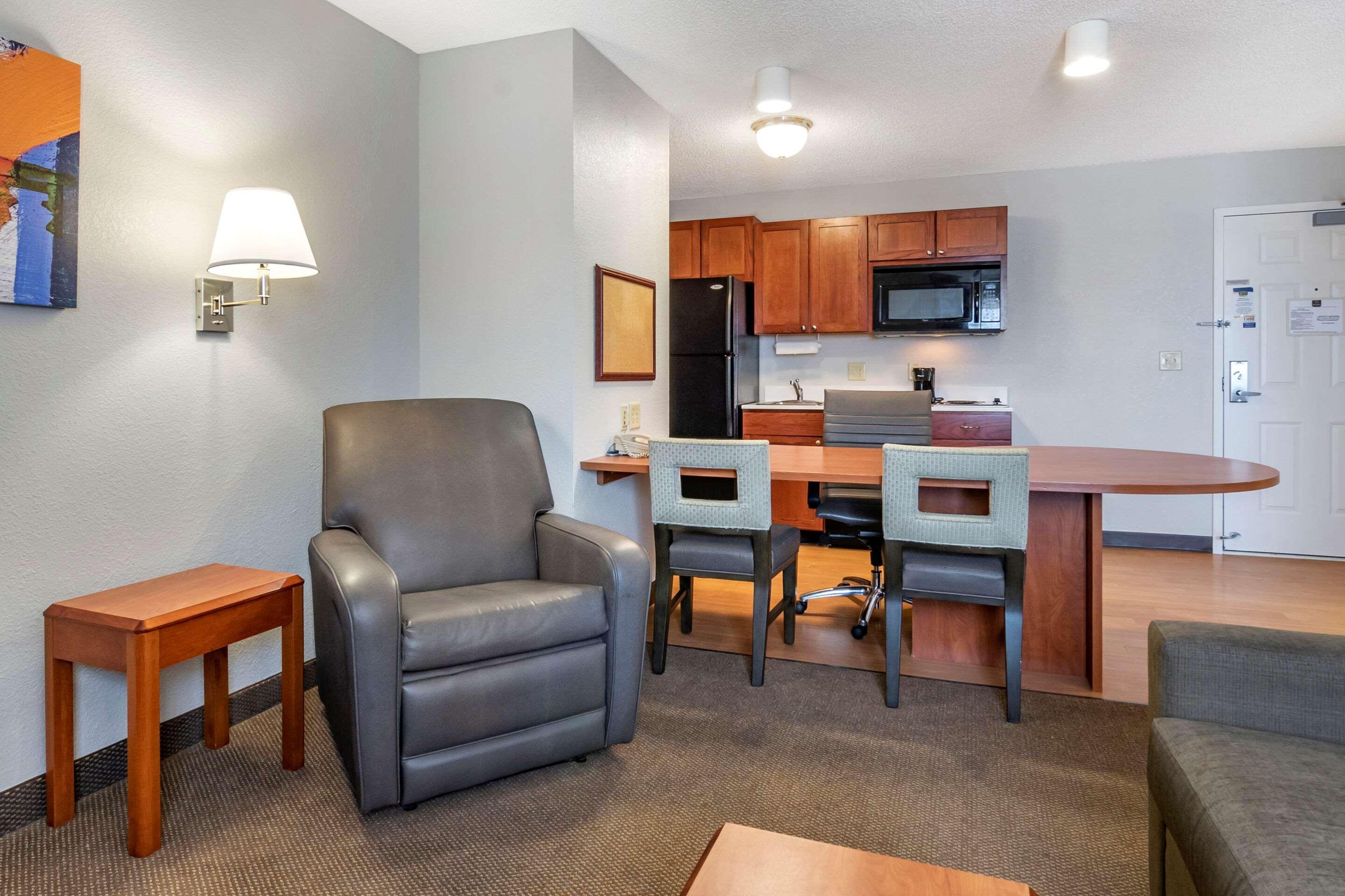 Mainstay Suites Emporia Exterior foto